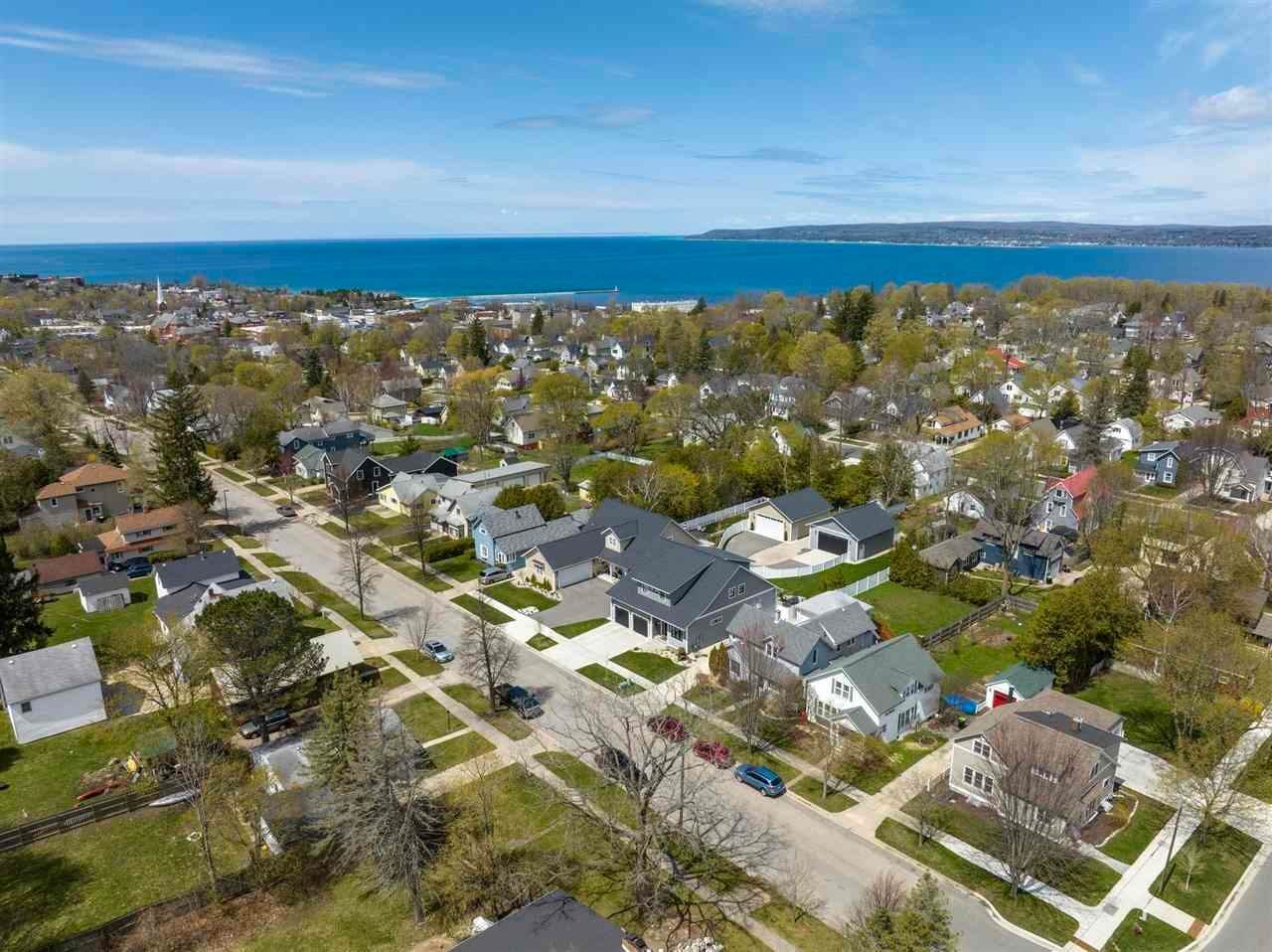 7. Single Family Homes for Sale at 917 Grove Street Petoskey, Michigan 49770 United States