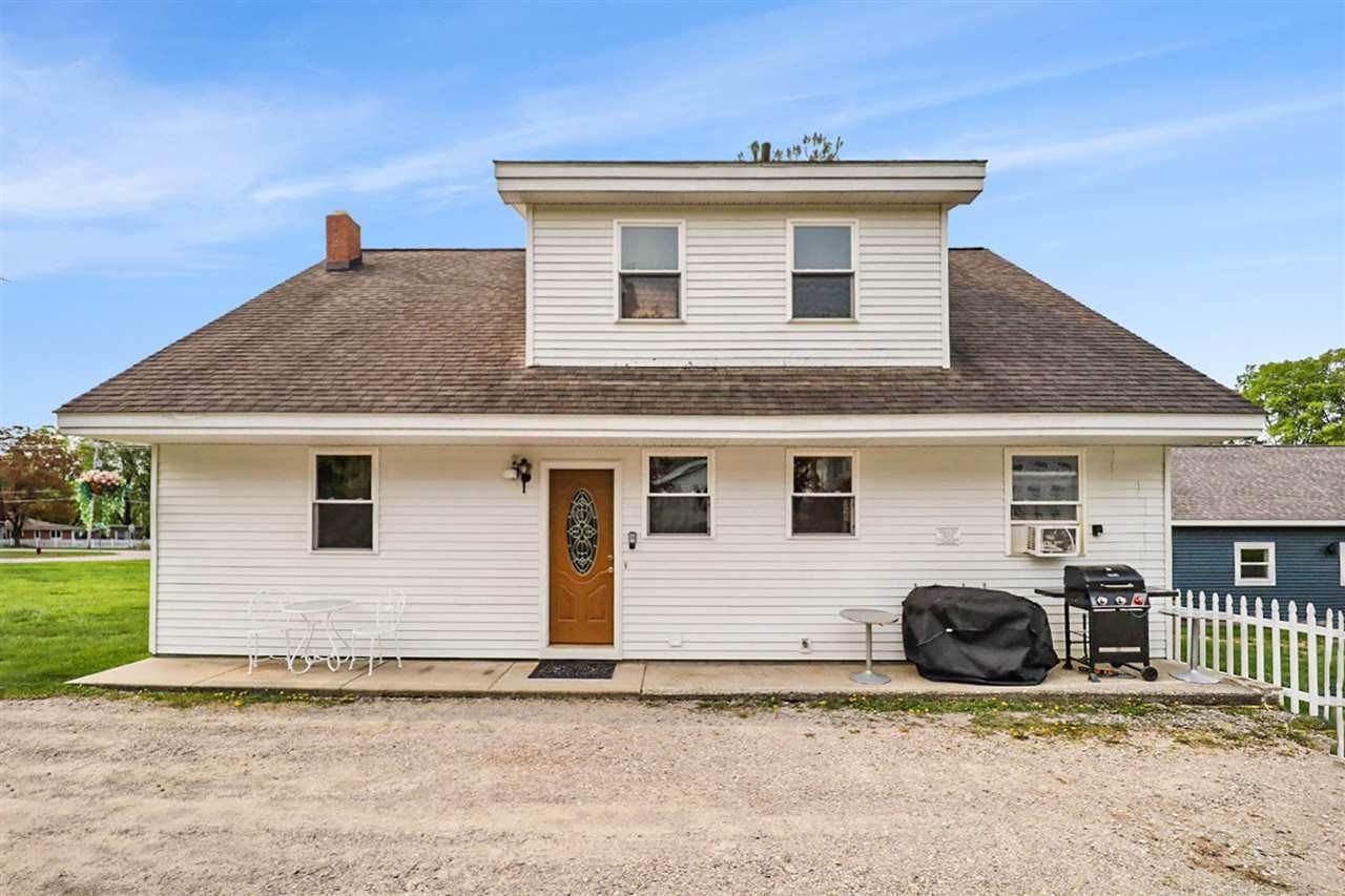 4. Single Family Homes for Sale at 2161 North Shore Drive Walloon Lake, Michigan 49796 United States