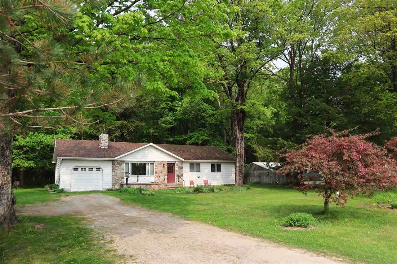 26. Single Family Homes for Sale at 260 S Blanchard Road Petoskey, Michigan 49770 United States