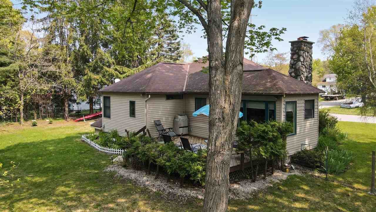 15. Single Family Homes for Sale at 1021 Old Tannery Creek Petoskey, Michigan 49770 United States