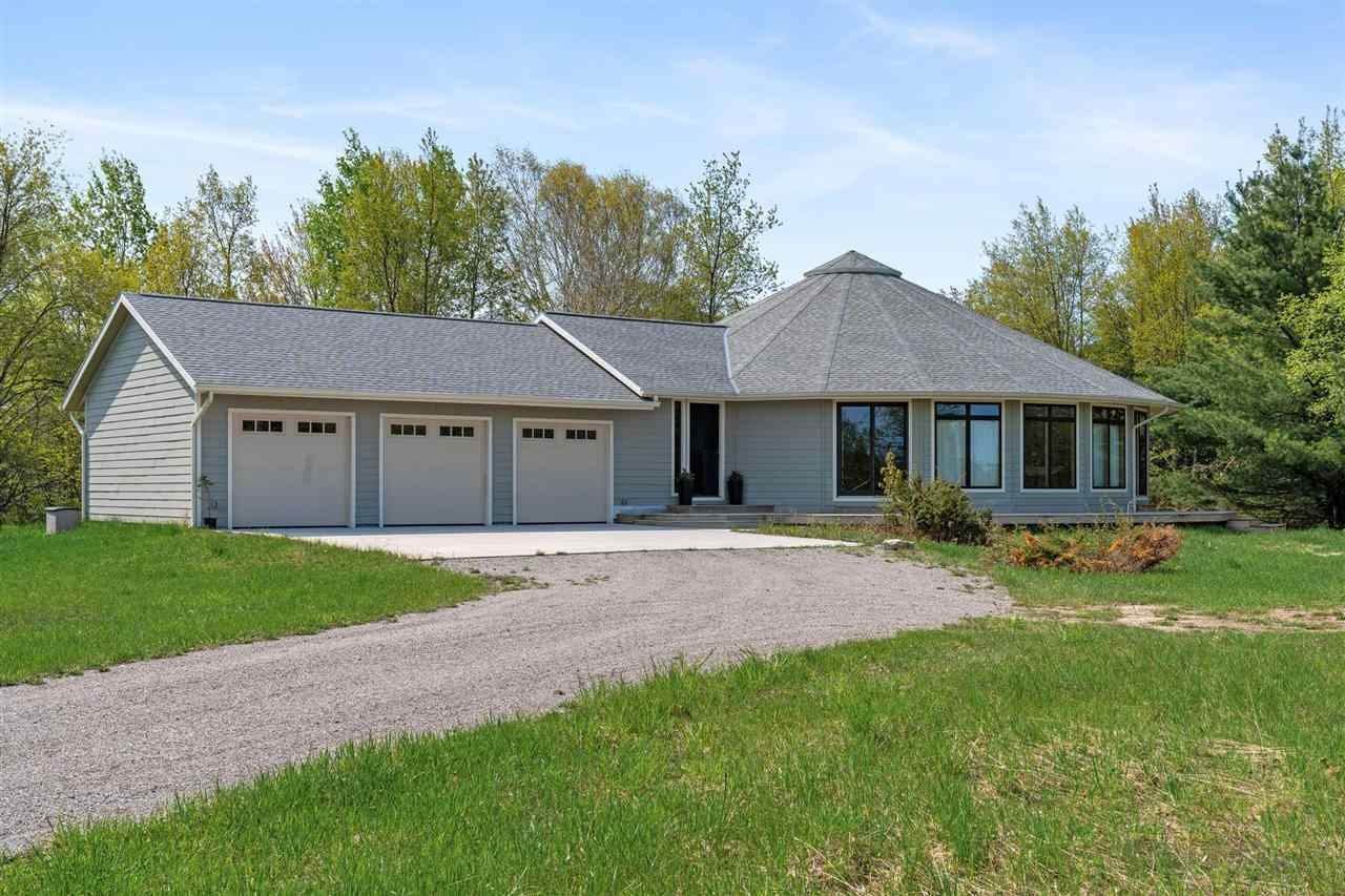 7. Single Family Homes for Sale at 6246 Amon Lane Alanson, Michigan 49706 United States