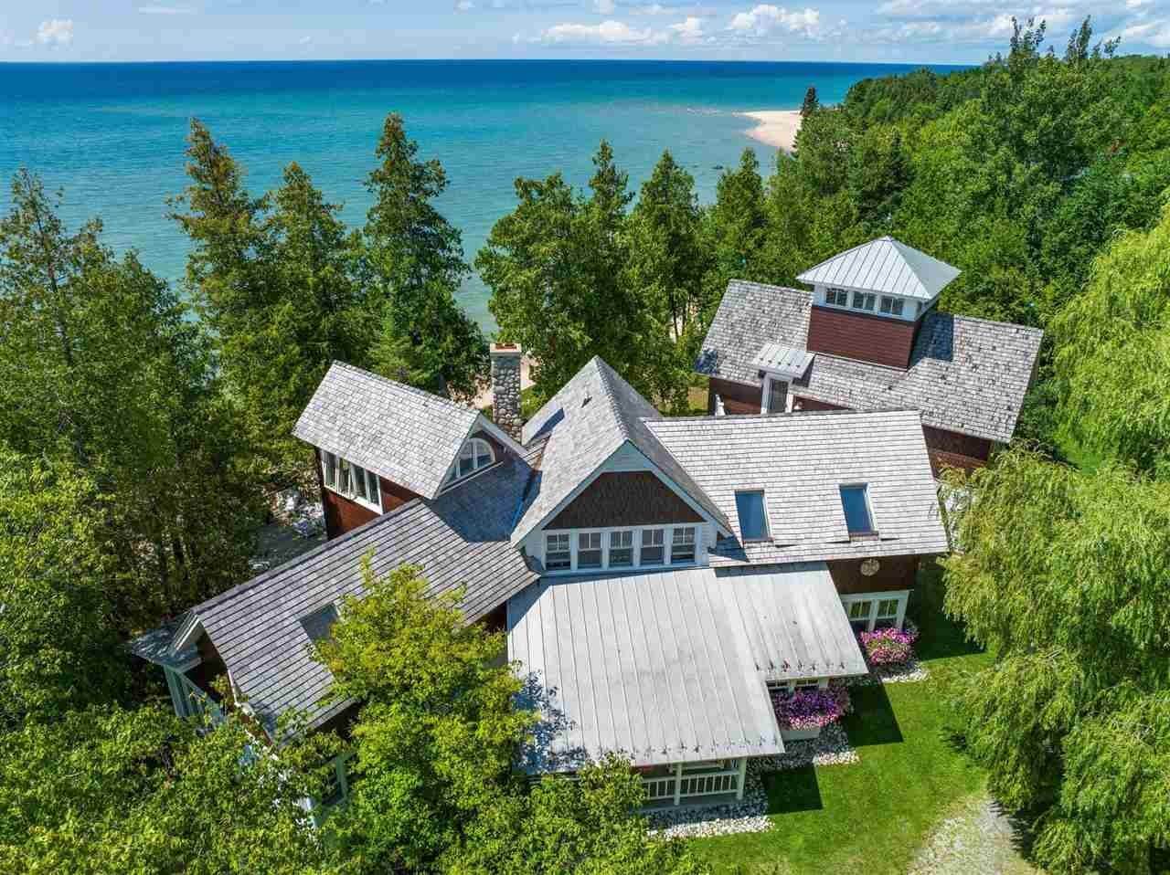 40. Single Family Homes for Sale at 6998 Windemere Drive Harbor Springs, Michigan 49740 United States