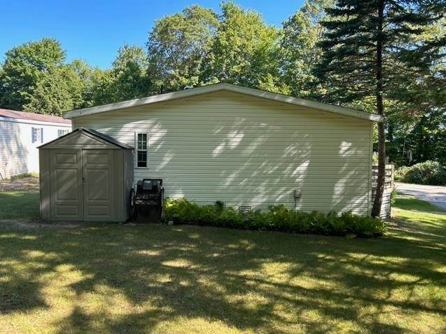 28. Single Family Homes for Sale at 7245 Upper Kelsey Drive Charlevoix, Michigan 49720 United States