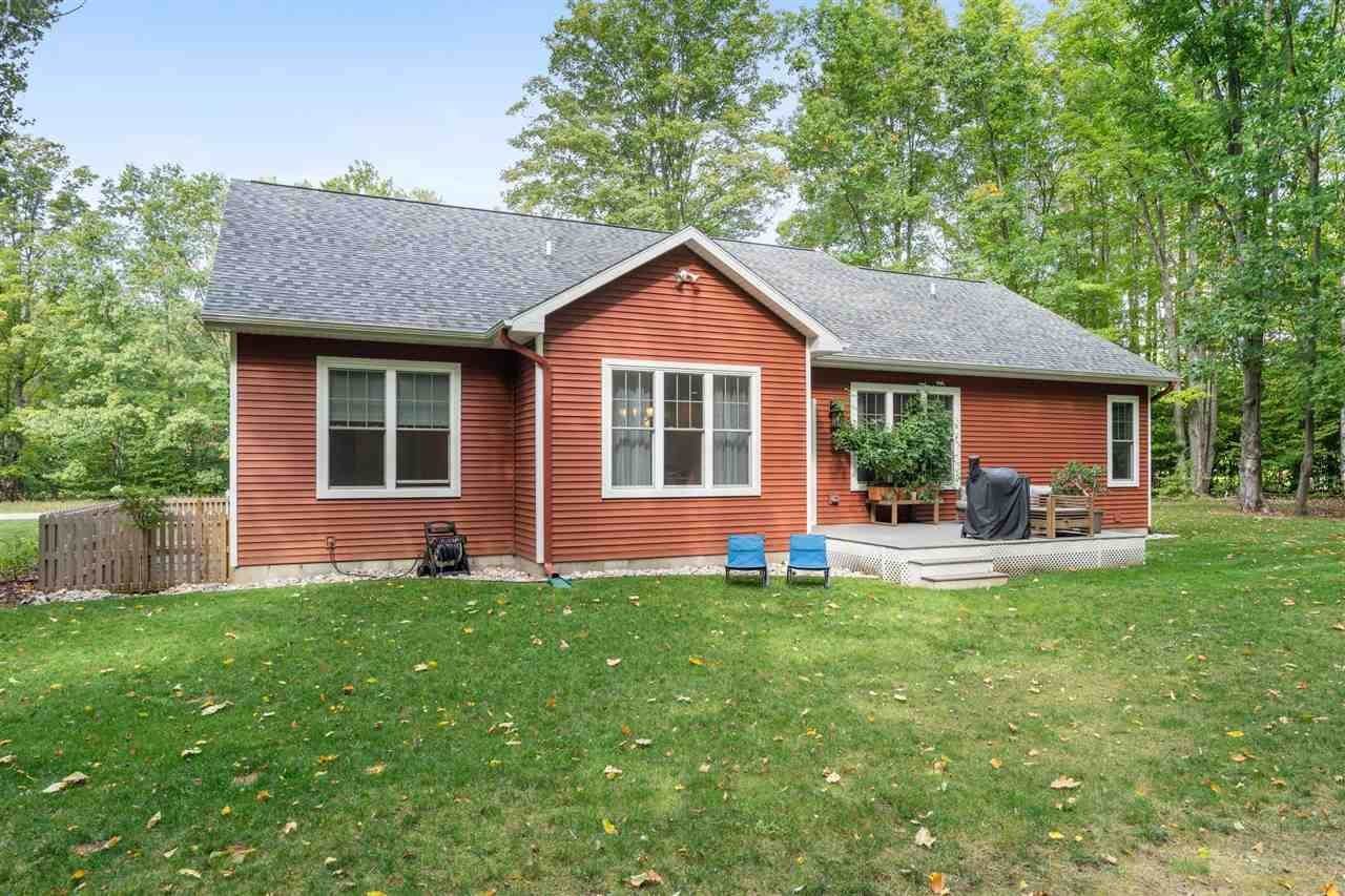 42. Single Family Homes for Sale at 2425 Woodside Drive Petoskey, Michigan 49770 United States