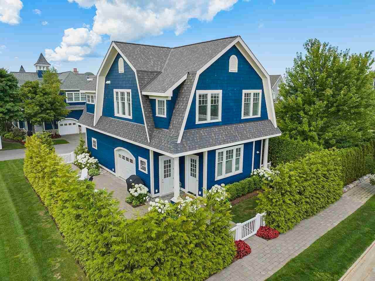 30. Single Family Homes for Sale at 733 Sunset Way Bay Harbor, Michigan 49770 United States