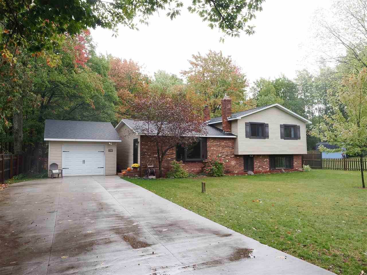 33. Single Family Homes for Sale at 805 Earl Street Boyne City, Michigan 49712 United States