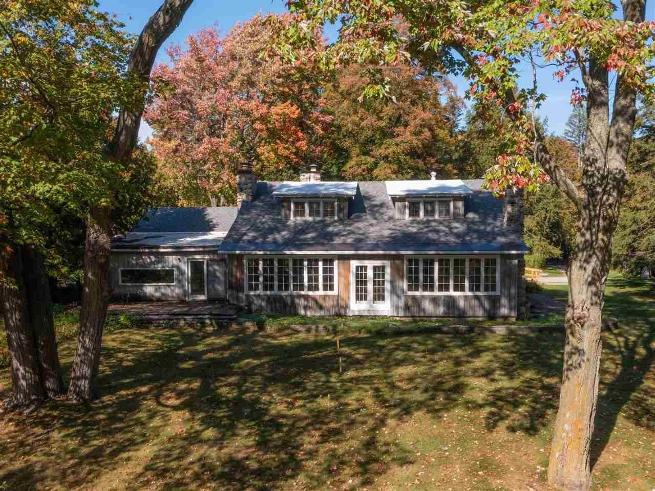 39. Single Family Homes for Sale at 8470 Pleasantview Lane Harbor Springs, Michigan 49740 United States