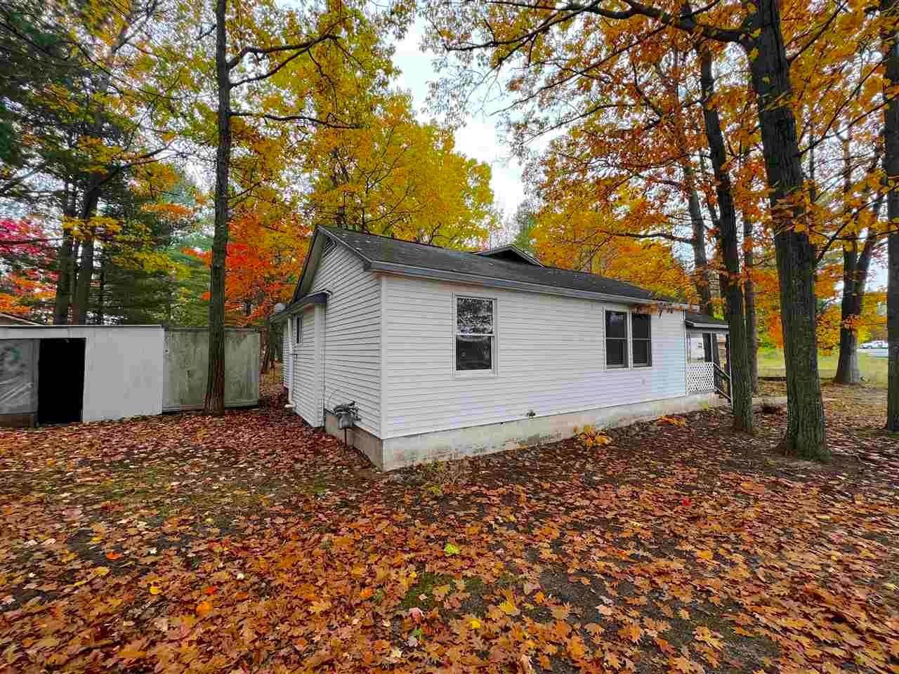 36. Single Family Homes for Sale at 5884 Valley Road Alanson, Michigan 49706 United States
