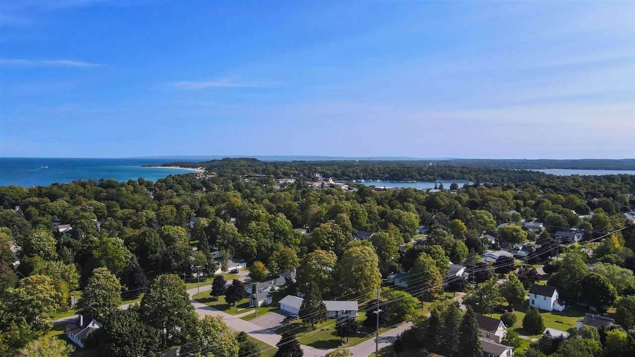 40. Single Family Homes for Sale at 407 W Robinson Street Charlevoix, Michigan 49720 United States