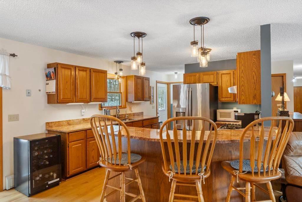 23. Single Family Homes for Sale at 877 Woodview Drive Harbor Springs, Michigan 49740 United States