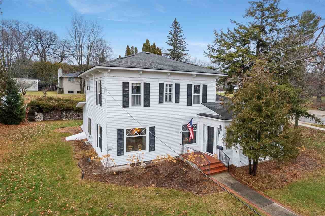 10. Single Family Homes for Sale at 230 W Bluff Drive Harbor Springs, Michigan 49740 United States