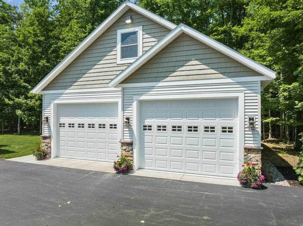 5. Single Family Homes for Sale at 2632 Woodside Drive Petoskey, Michigan 49770 United States