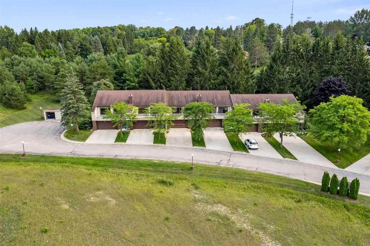 32. Single Family Homes for Sale at 1287 La Chaumiere Drive Petoskey, Michigan 49770 United States