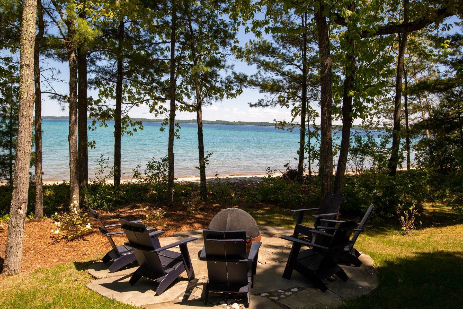 23. Single Family Homes for Sale at Custom Designed Modern Home 3693 S. Bay Ridge Drive Suttons Bay, Michigan 49682 United States