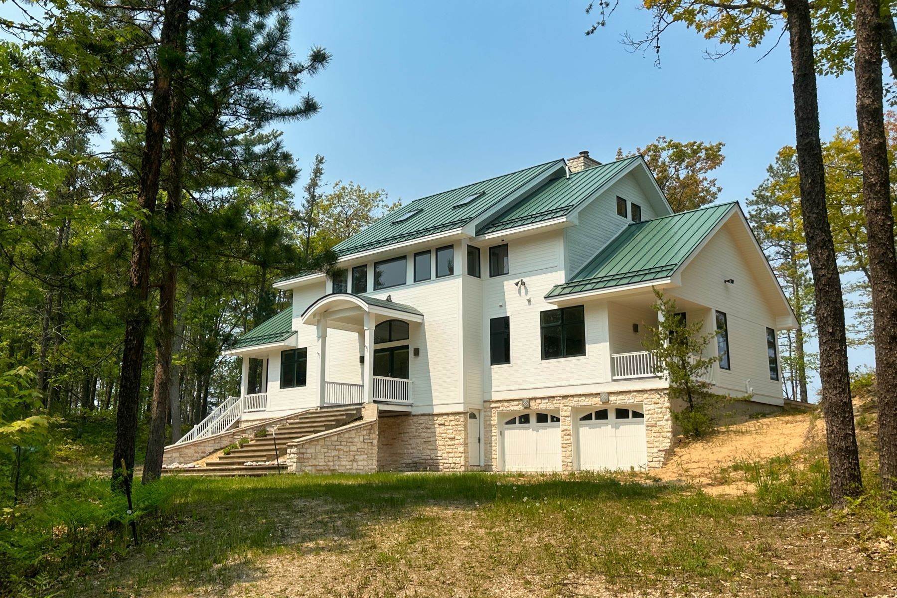 18. Single Family Homes for Sale at Lake Front Upper Peninsula Home 29606 W Superior Dunes Grand Marais, Michigan 49839 United States